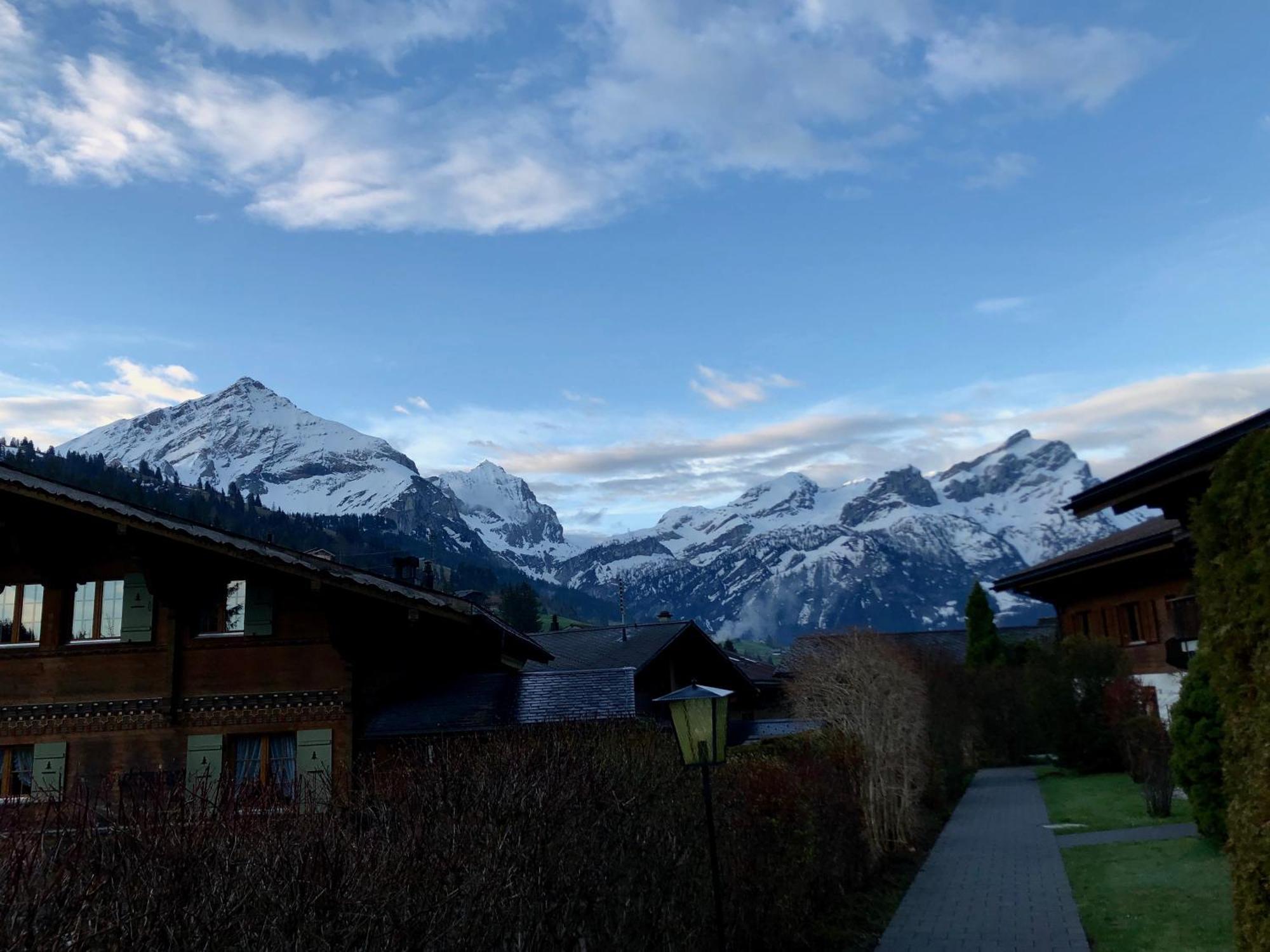 Beautiful Apartment With Stunning View Gsteig Bagian luar foto