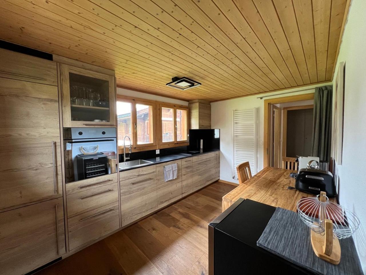 Beautiful Apartment With Stunning View Gsteig Ruang foto