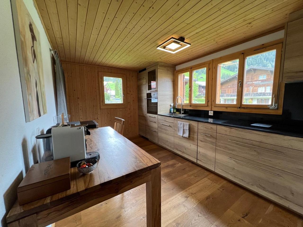 Beautiful Apartment With Stunning View Gsteig Ruang foto