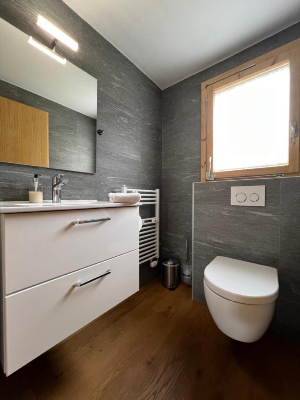 Beautiful Apartment With Stunning View Gsteig Ruang foto